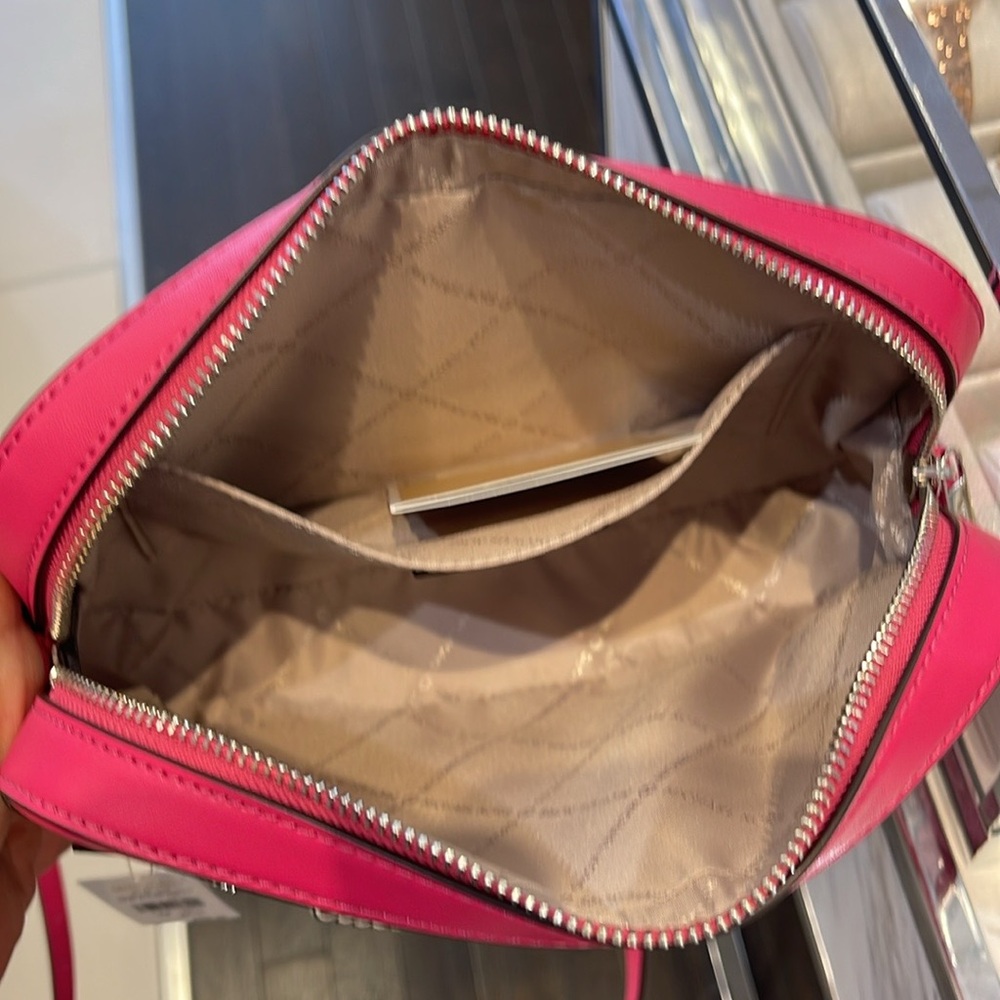 Michael Kors Jet Set Item Lg Ombré EW Signature ZP Chain XBody Logo 
Dragonfruit - Picture 15 of 16